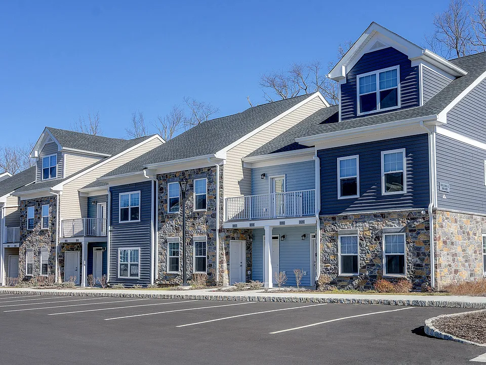 Clinton Woods Apartments