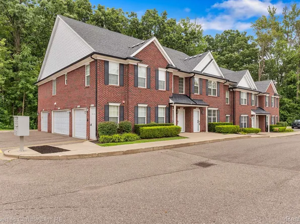 8437 Williamstown Dr, Shelby Township, MI 48316