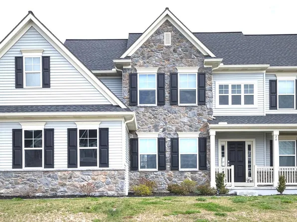 26 Country Side Dr, Carlisle, PA 17013