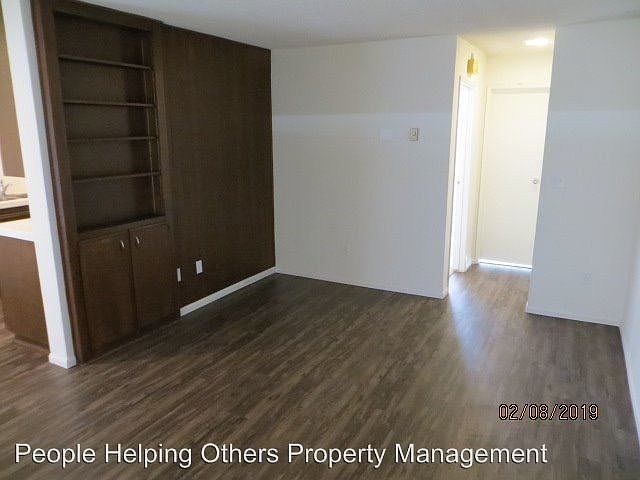 1st image of 4218 47th St APT 2