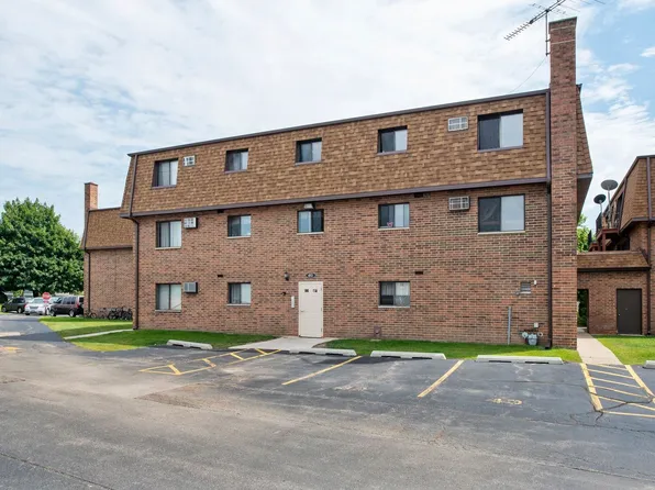 493 McHenry Rd APT 3B, Wheeling, IL 60090