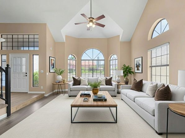 6121 E Saddleback St