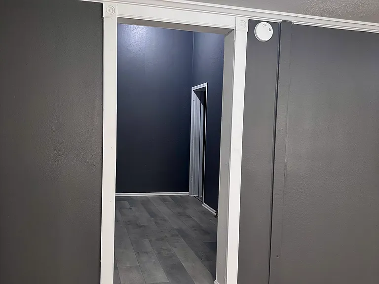 617 E Saint Peter St — Photo 18