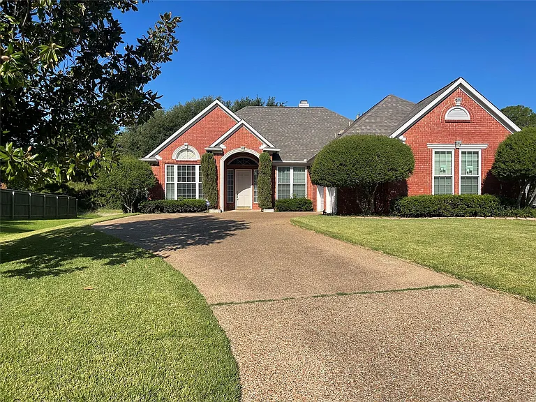 716 Ticonderoga Dr — Photo 1