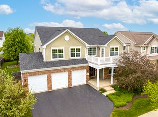 2984 Shamrock Cir, Elgin, IL 60124