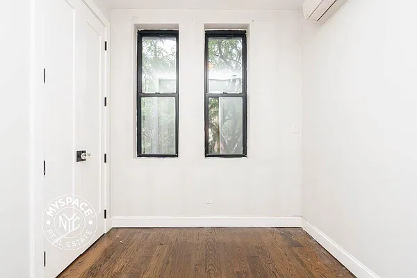 Bedroom, photo 3