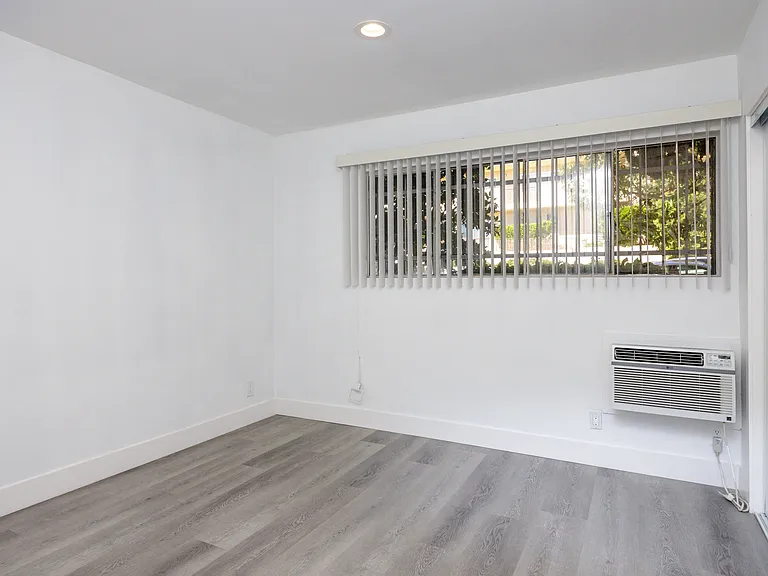 West Brent Apartments — Photo 76