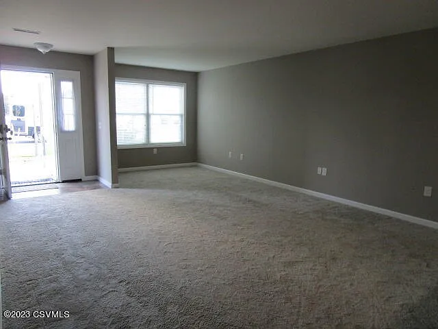 3 bed, 2357 sqft, $2,650 — Photo 4