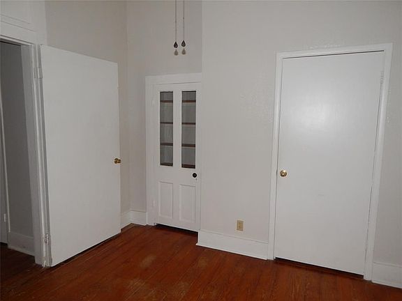 5th image of 1923 Broadway St APT 2