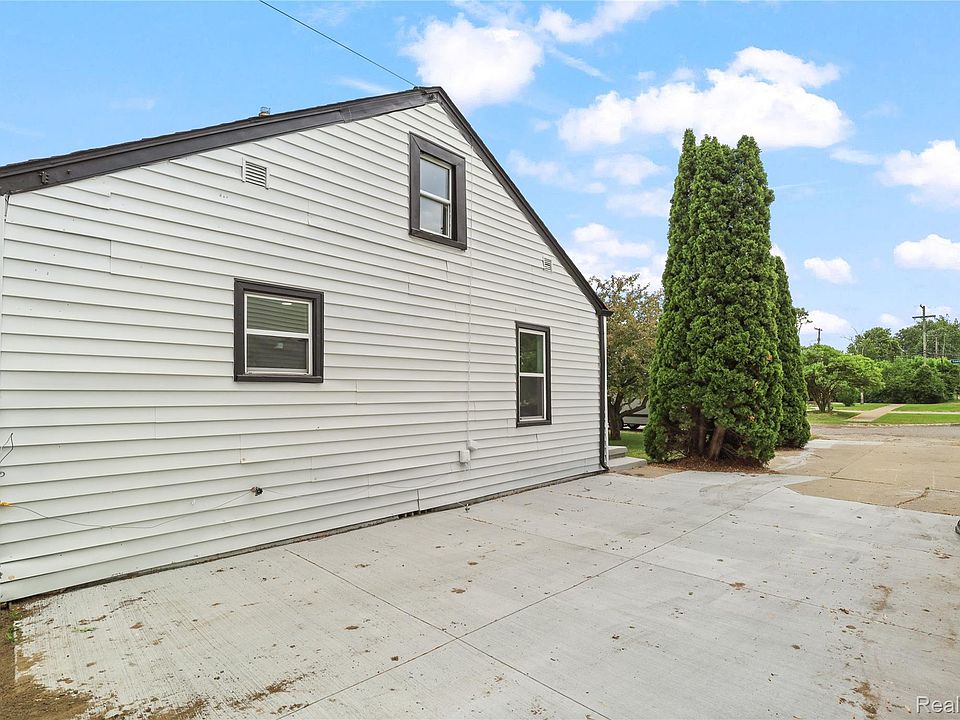 23960 Trombley St, photo 16