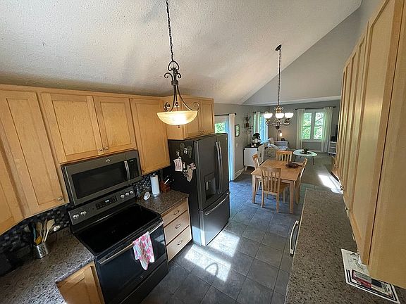 4th image of 1582 Evergreen Dr