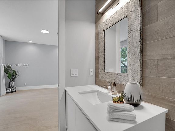 4th image of 2685 NE 9th Ave Unit 3