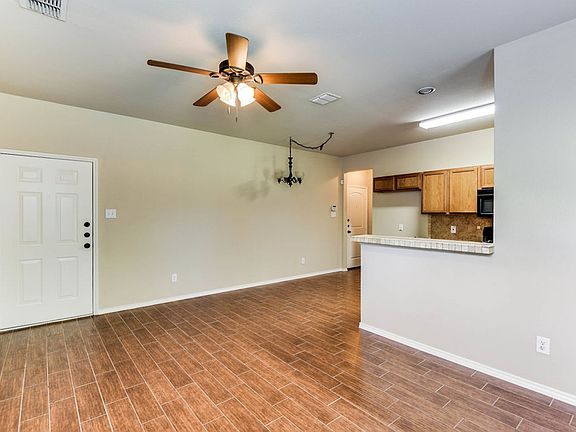 2nd image of 1443 Ravenwood Dr