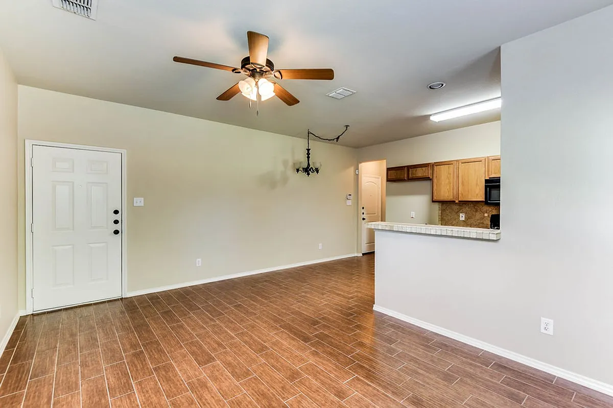 Building Photo - 1443 Ravenwood Dr