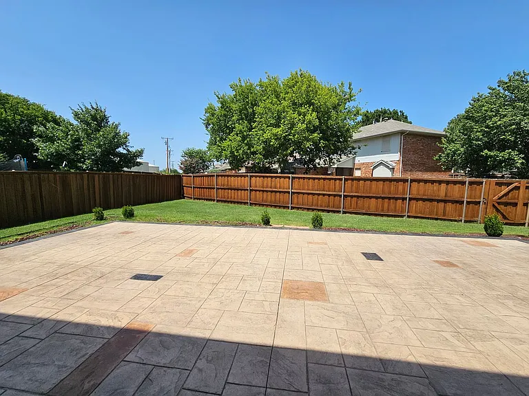 902 Fleming St — Photo 12