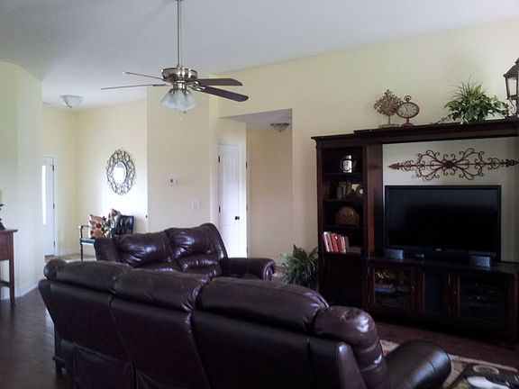 Living Rm & Foyer - HW Floor