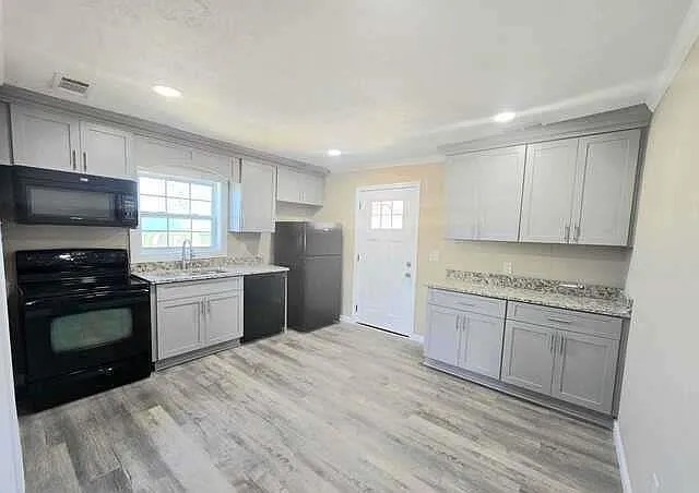 3 bed, 2.0 bath, 1412 sqft, $1,799 — Photo 4