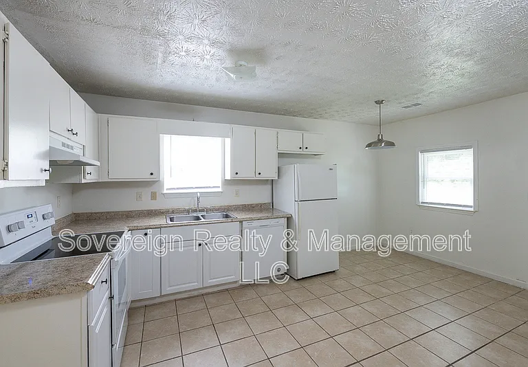 8367 Warren Dr — Photo 3