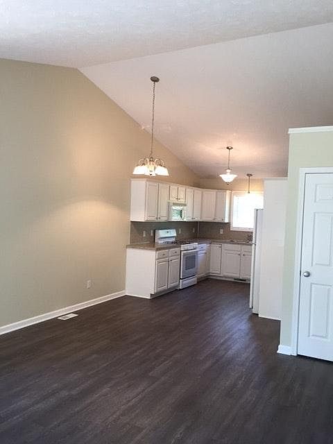 Kitchen & Dining