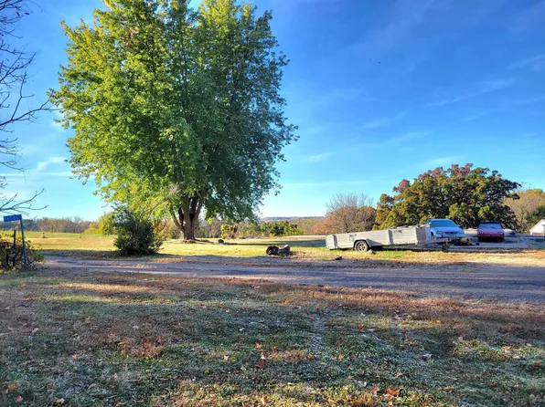 16562 Carmen Oaks Dr, Durango, IA 52039