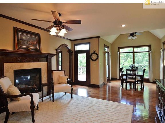 2nd image of 905 SE Cypress Ln