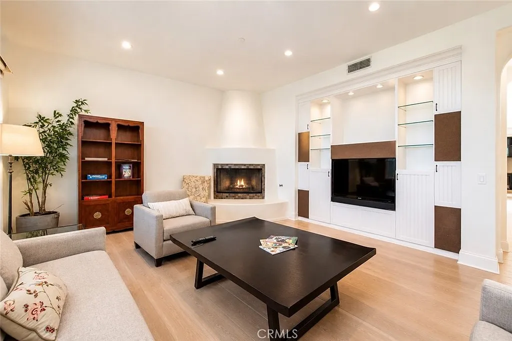 3 bed, 3.5 bath, 3266 sqft, $28,000 — Photo 2