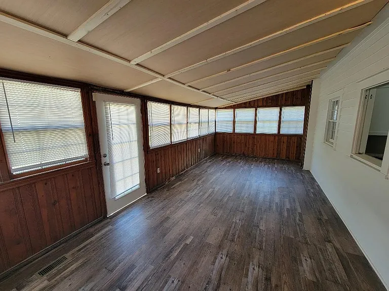287 S College St — Photo 32