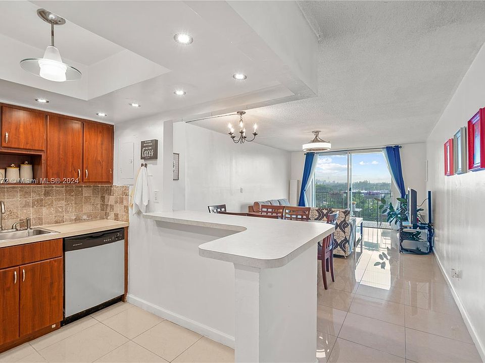1st image of 1465 NE 123rd St APT 816