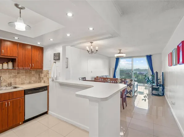 1465 NE 123rd St APT 816, North Miami, FL 33161