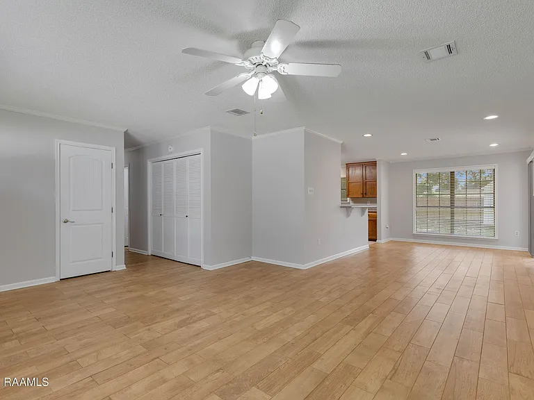 118 Village Green Dr — Photo 6