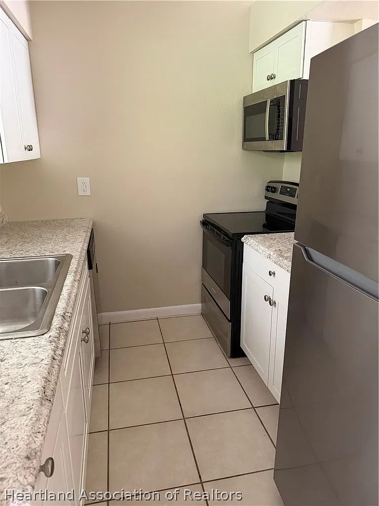 2 bed, 2.0 bath, 900 sqft, $1,275 — Photo 3