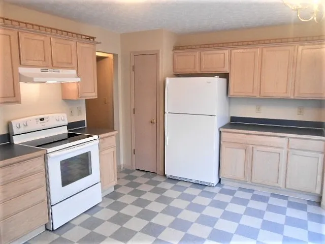 3 bed, 2.5 bath, 1796 sqft, $2,340 — Photo 3