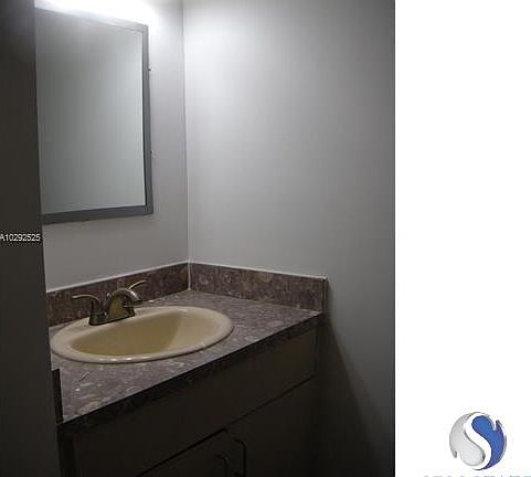 4th image of 15 Ann Lee Ln #15