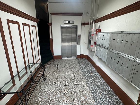 3rd image of 2300-2312 Market St #201