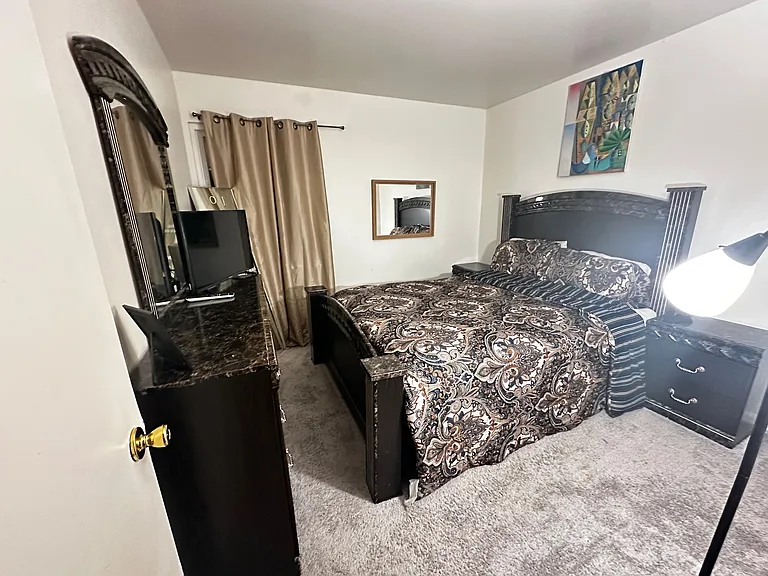 8719 E Grv — Photo 11
