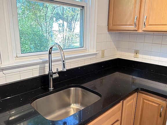 5th image of 871 W Walnut Ln APT 2