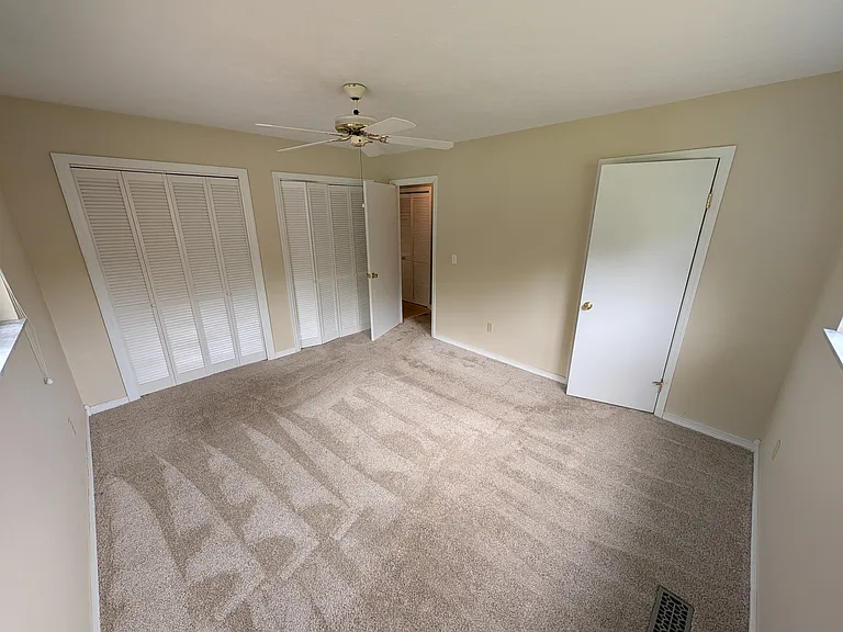 698 Liberty Ln — Photo 10