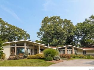 36 Chestnut Ridge Rd, Bedford Corners, NY 10549