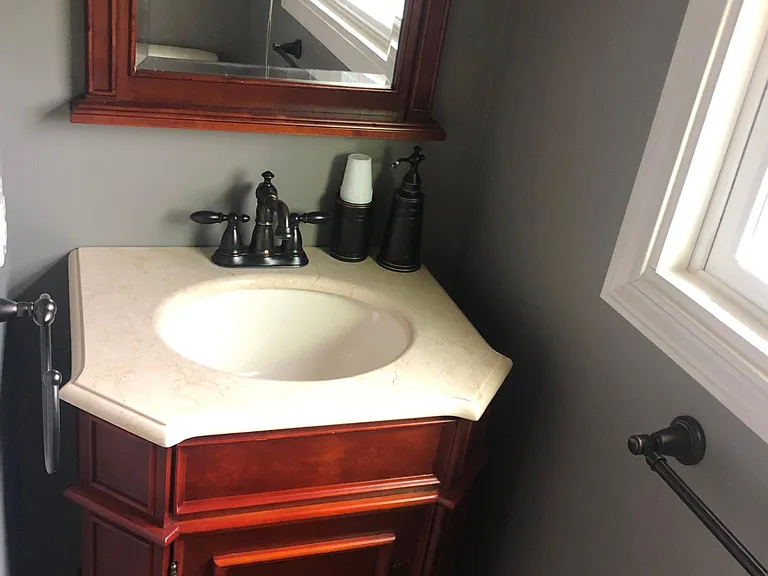 830 Oakview Dr — Photo 16