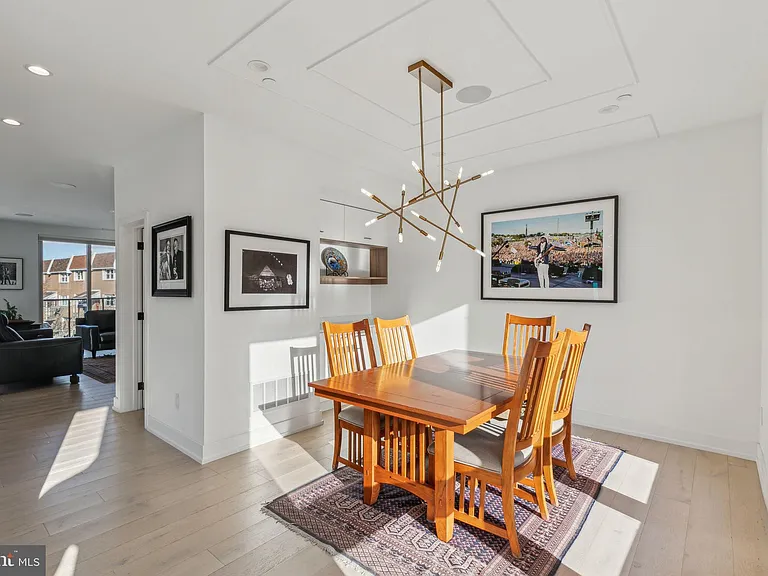 527 Brown St — Photo 14