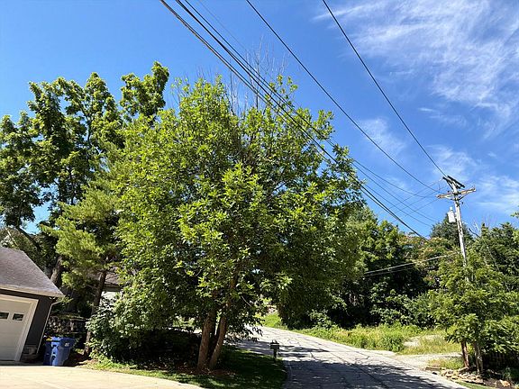 5th image of 10 A St