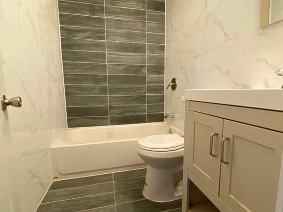 4th image of 819 Hollywood Ave #3