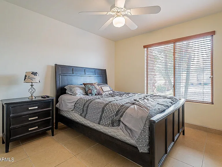 1105 N Cota Ln — Photo 24