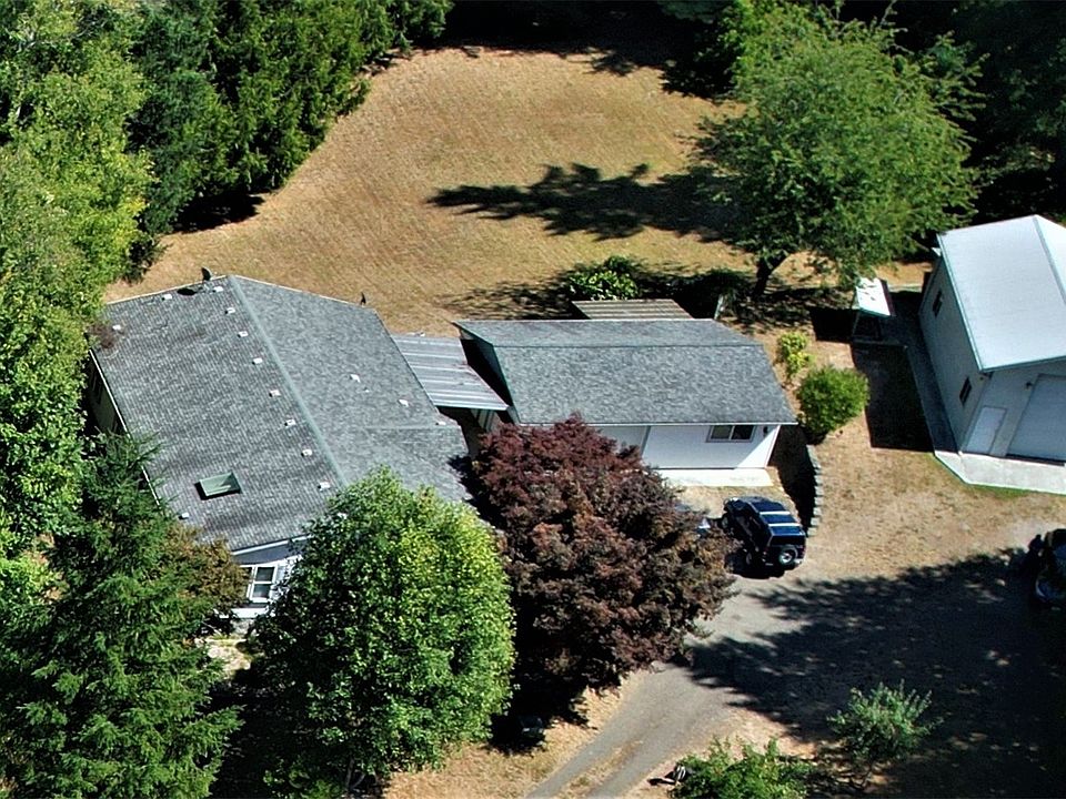 1st image of 190 NE Riverhill Drive