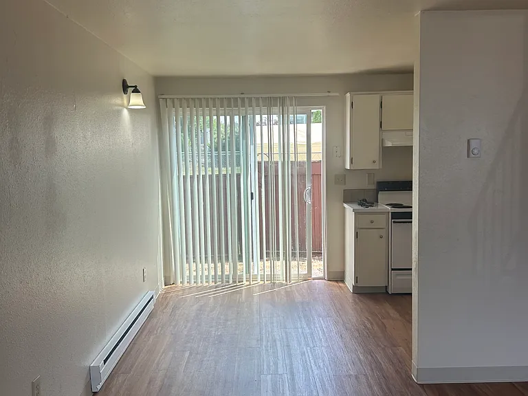380 SW Tunison Ave #2-4 — Photo 6