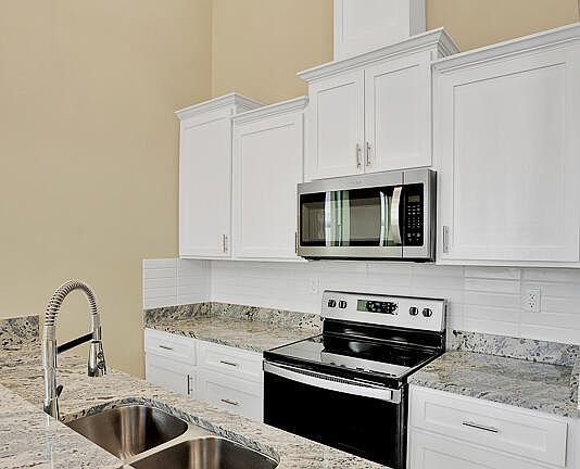 2nd image of 1031 Vinton Ave #28