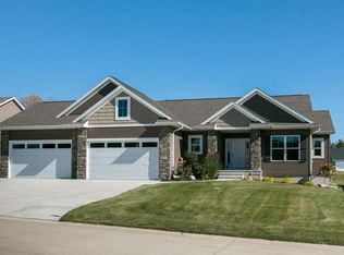 2927 Diamondhead Rd, Hiawatha, IA 52233