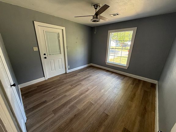 4th image of 401 Roosevelt Cir