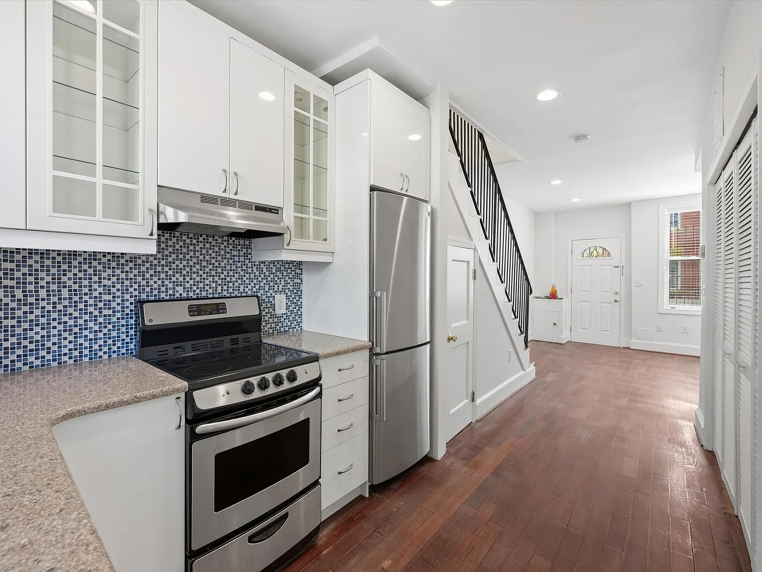 2 bed, 750 sqft, $2,395 — Photo 4