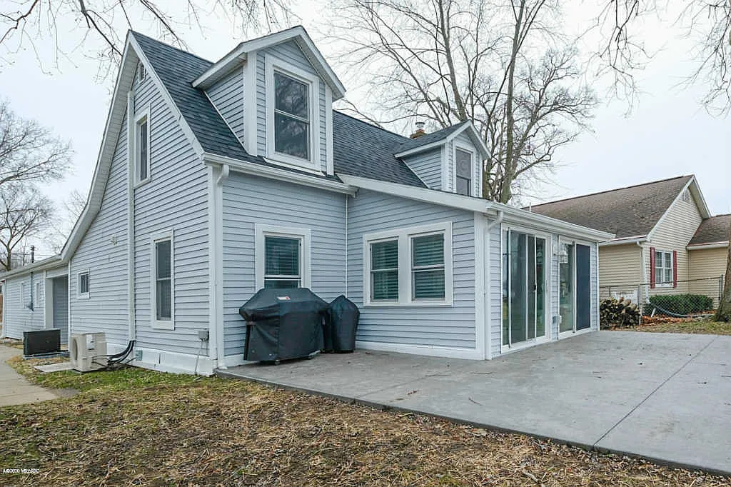 8943 Waruf Ave photo 1